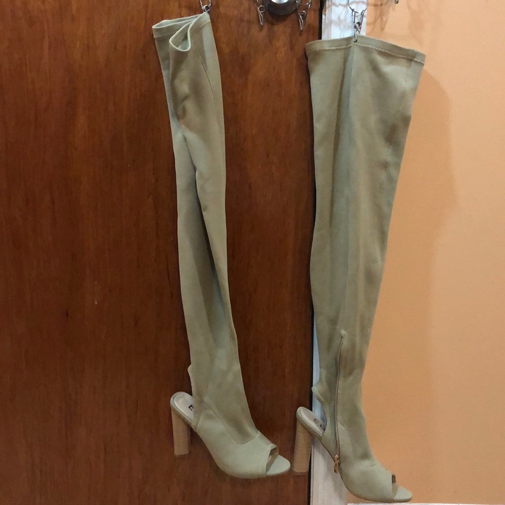 Tigh high  boots